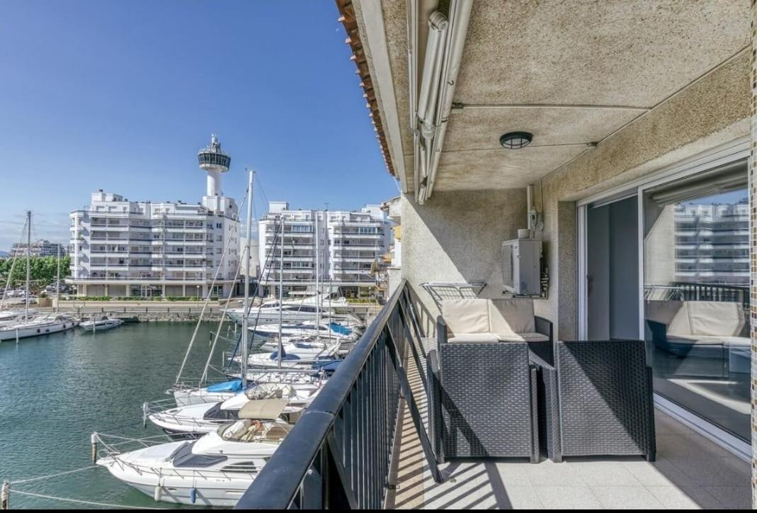 Apartamento Con Vistas A Mar Y Canal. Empuriabrava Bagian luar foto