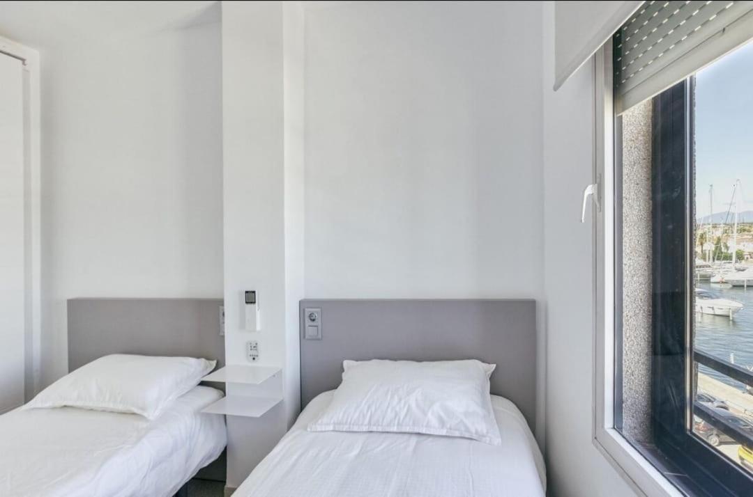 Apartamento Con Vistas A Mar Y Canal. Empuriabrava Bagian luar foto