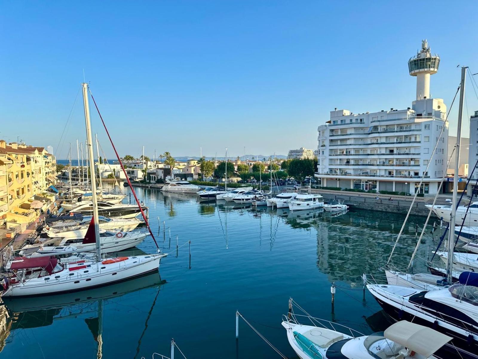 Apartamento Con Vistas A Mar Y Canal. Empuriabrava Bagian luar foto